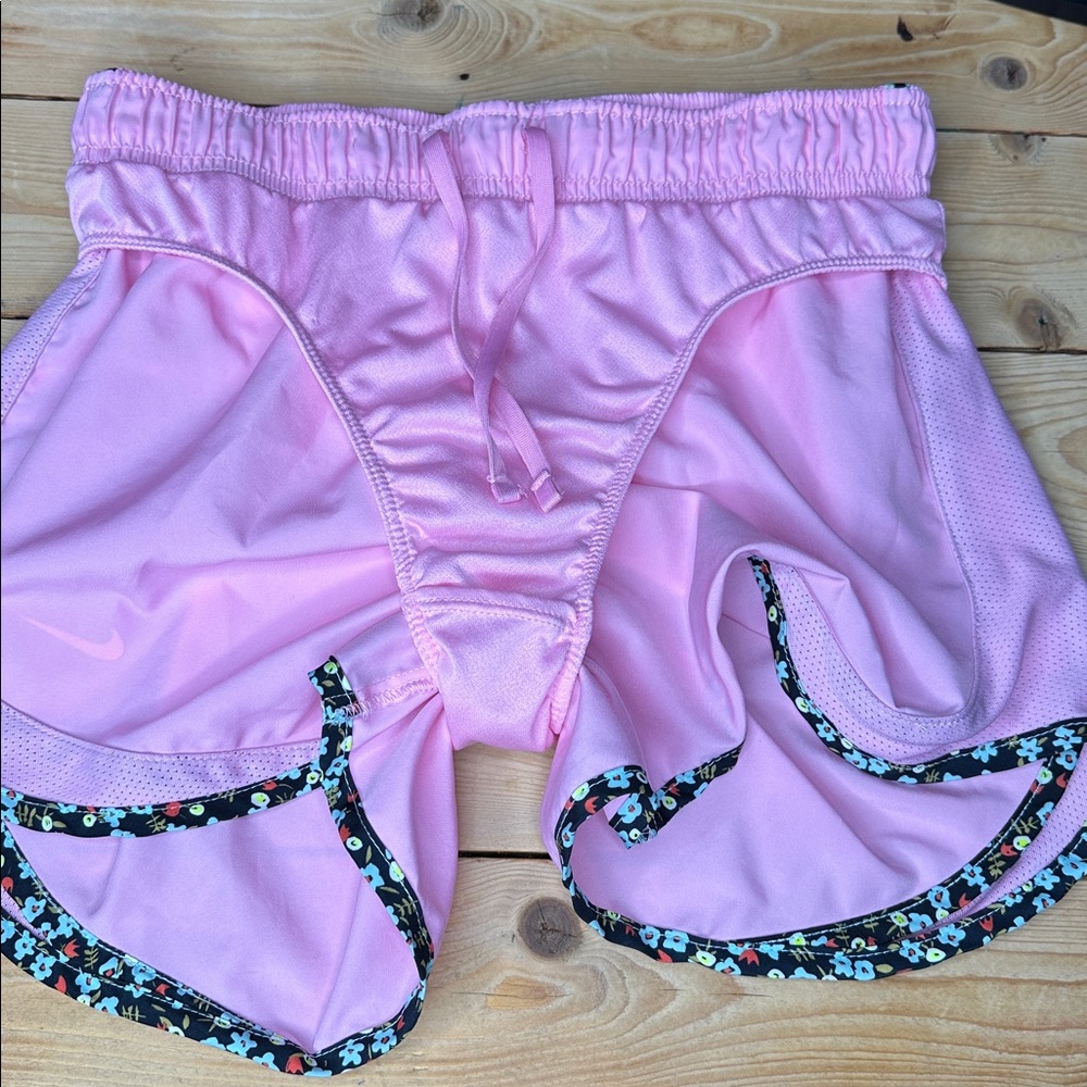 Nike Women’s Dri-Fit Athletic Shorts Sz XS Pink with Flowers - Picture 5 of 8